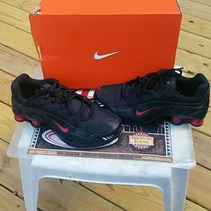 Nike red/ black shocks EUC 7.5 Y = 8- 8.5 Womens